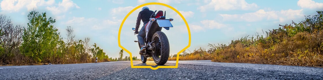 Un motard sur son engin