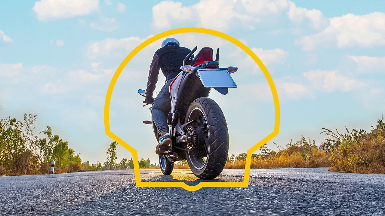 Un motard sur son engin