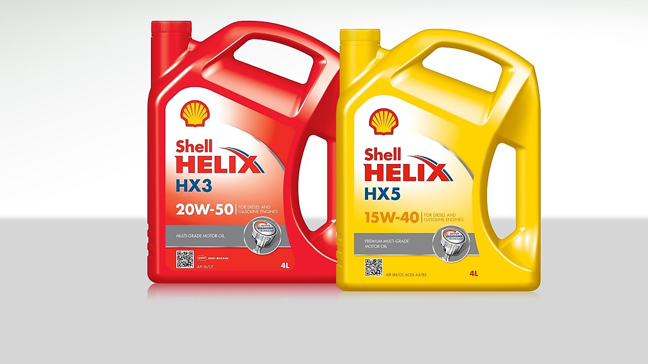 Deux bouteilles d’huiles moteur Shell Helix minérales